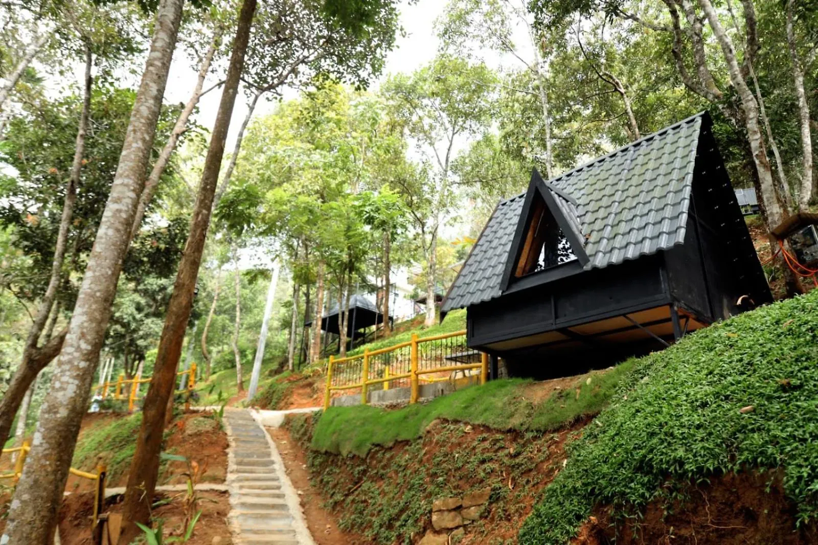 Garden Of Eden-Thottam Munnar-Hiking And Camping Anachal 0*,